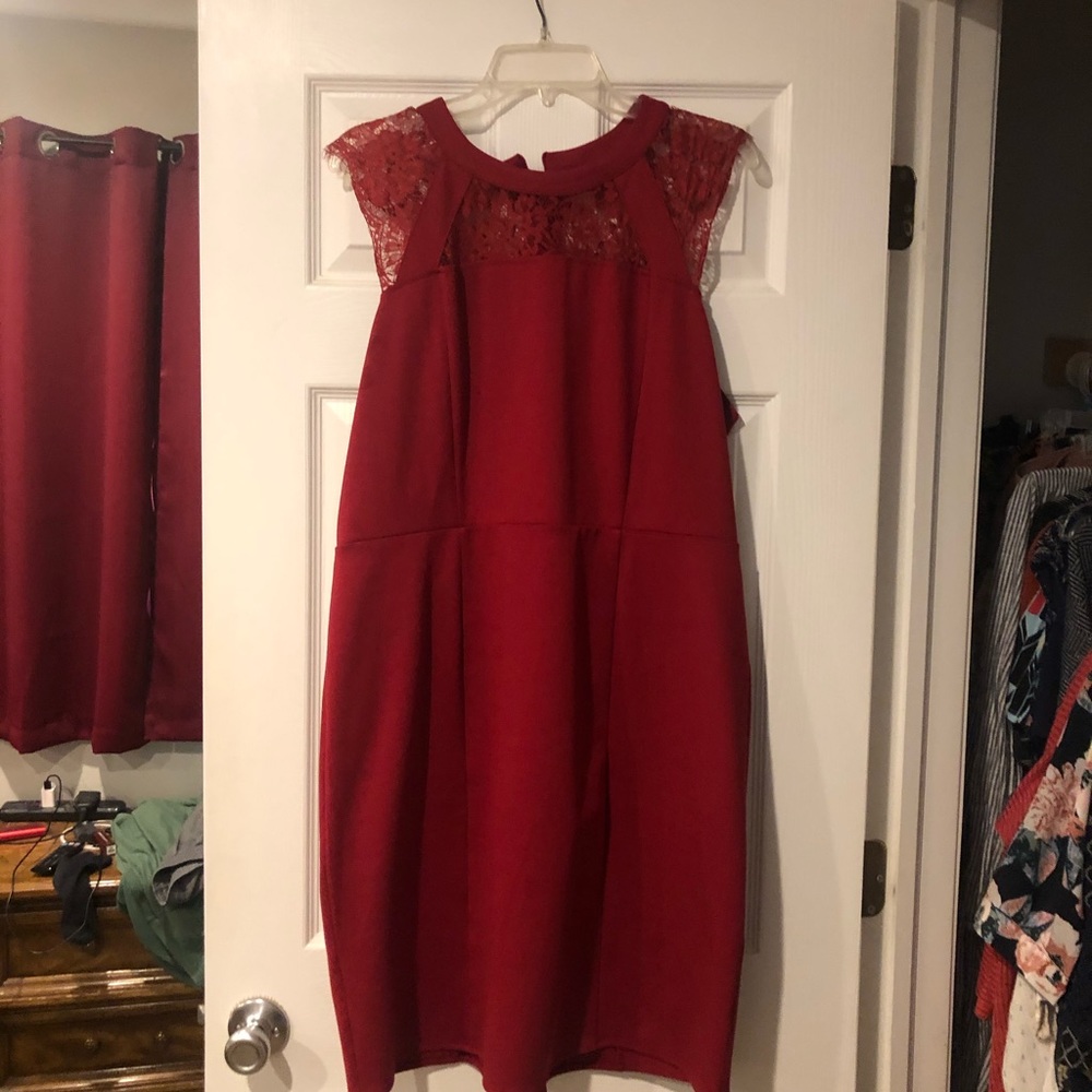 Red cocktail dress with lace detail 🌟NWT🌟